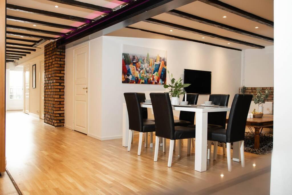 Historical Malt Factory Apartment, 6 Bedrooms, Sleeps 12 , Hot Tub Helsingborg Exterior photo