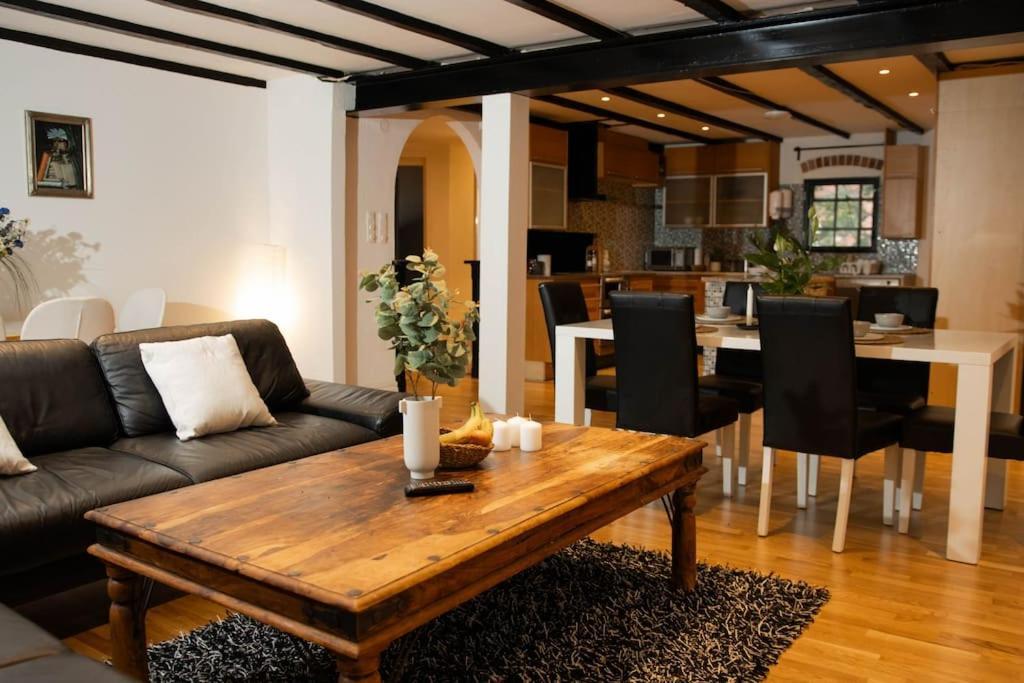 Historical Malt Factory Apartment, 6 Bedrooms, Sleeps 12 , Hot Tub Helsingborg Exterior photo